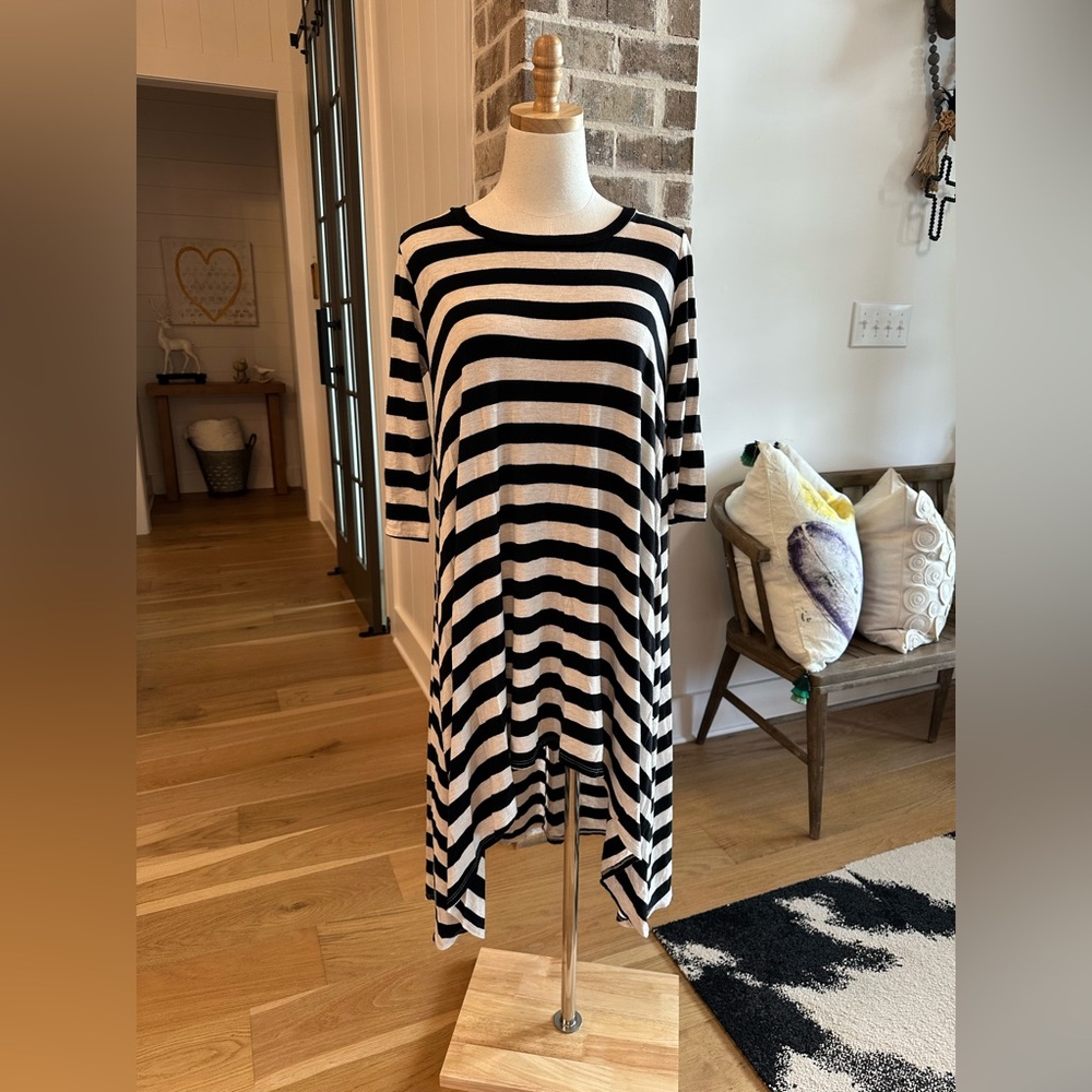 BOUTUQUE x FANTASTIC FAWN Gray Drop Shoulder Black Stripe Hi Lo Top — S